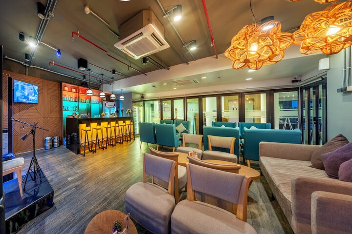 Lounge 134 of 169