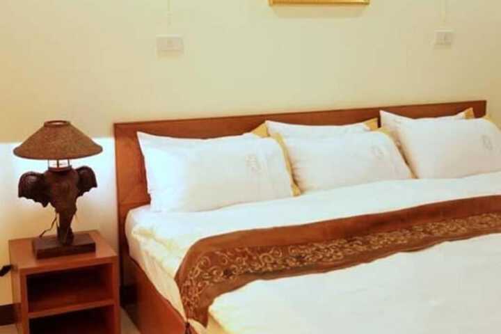 Room 13 of 27