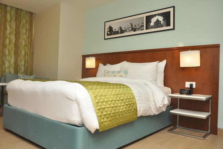 Room 6 of 32