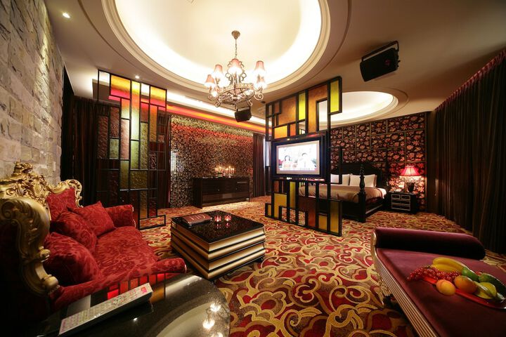 Room 6 of 65