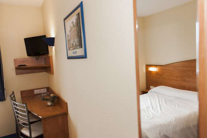 Room 10 of 92