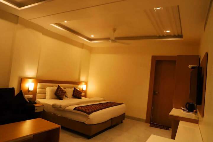 Room 7 of 8