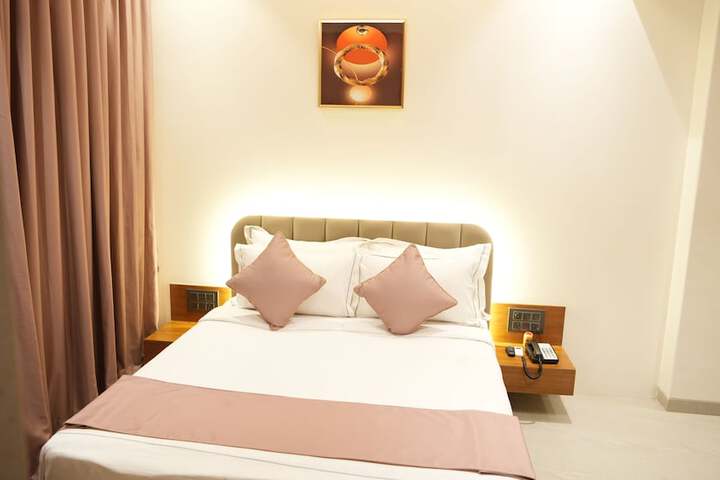 Room 30 of 83