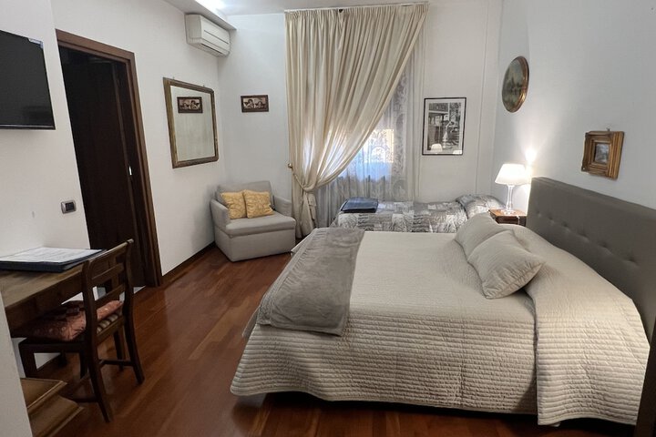 Room 3 of 34