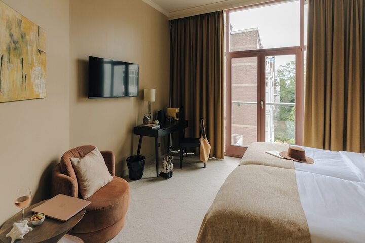 Room 9 of 49