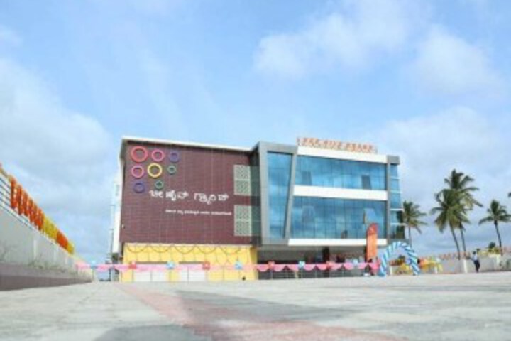 Hotel Beehive Grand