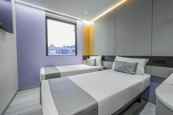 Room 7 of 16