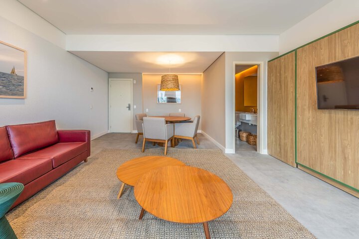 Room 32 of 84