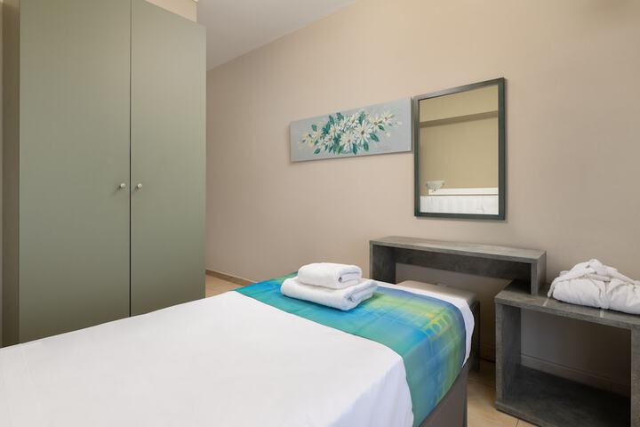 Room 4 of 53