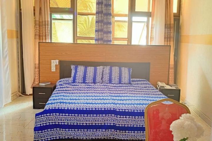 Room 32 of 285