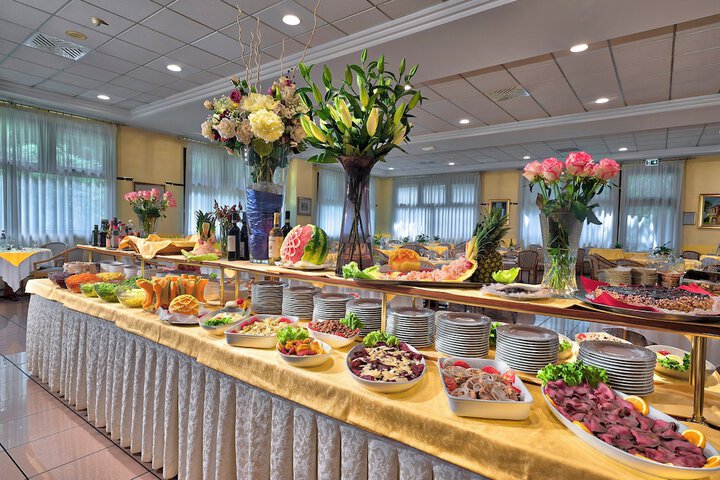 Breakfast/Coffee Service 88 of 93