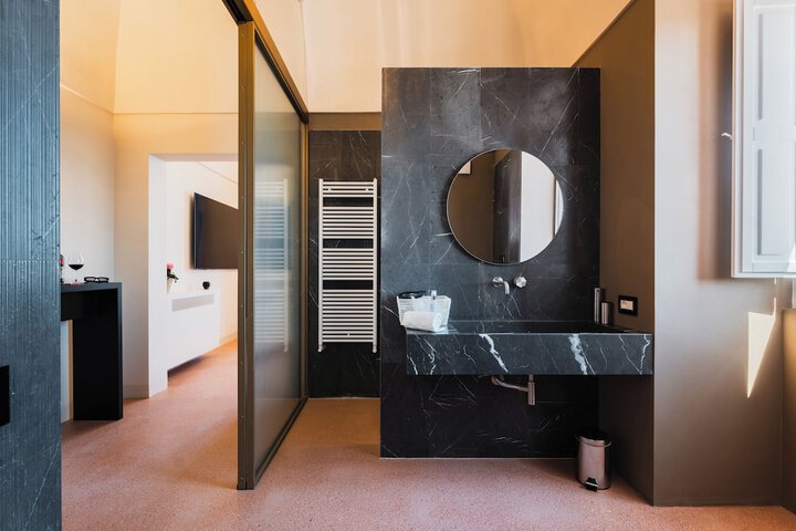 Room 33 of 53