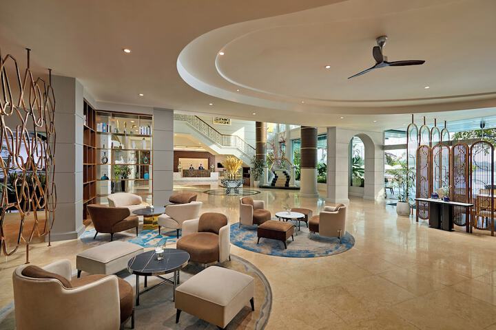 Entrance & Lobby