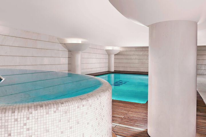 Hotel with Pool