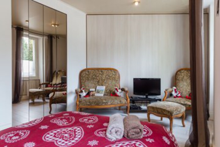 Room 5 of 13
