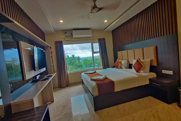 Room 11 of 28