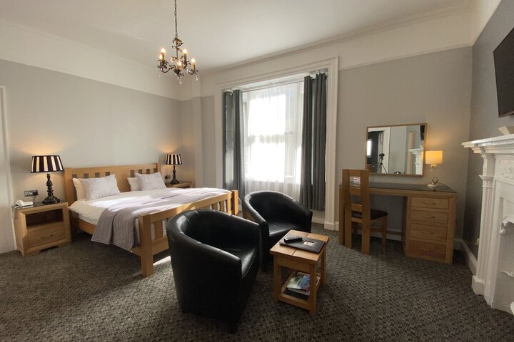 Room 3 of 77