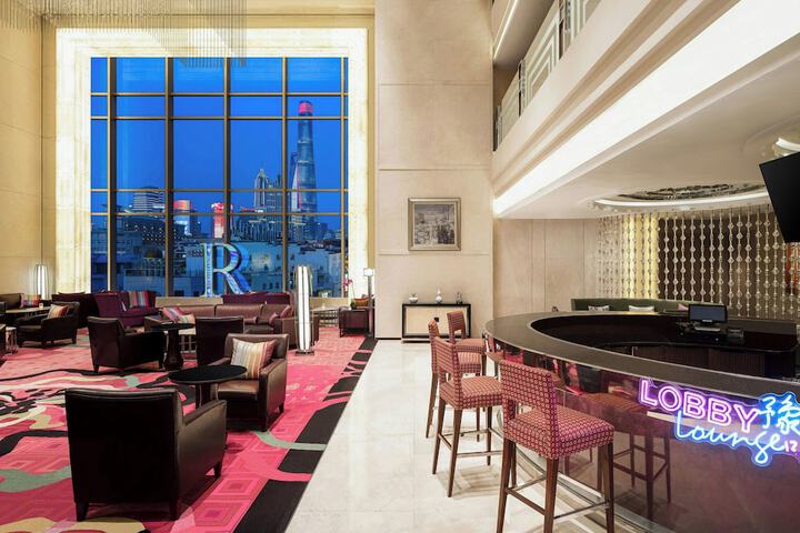 Lounge 80 of 109