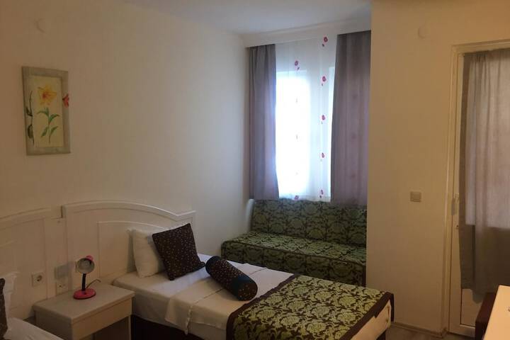 Room 6 of 25
