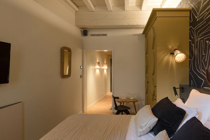 Room 51 of 285