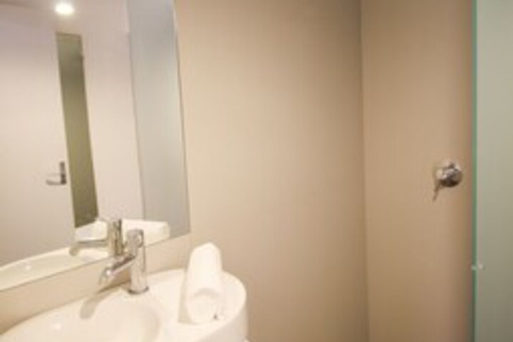 Room 4 of 17
