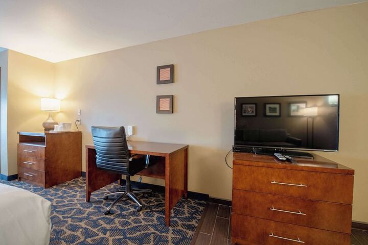 Room 70 of 132