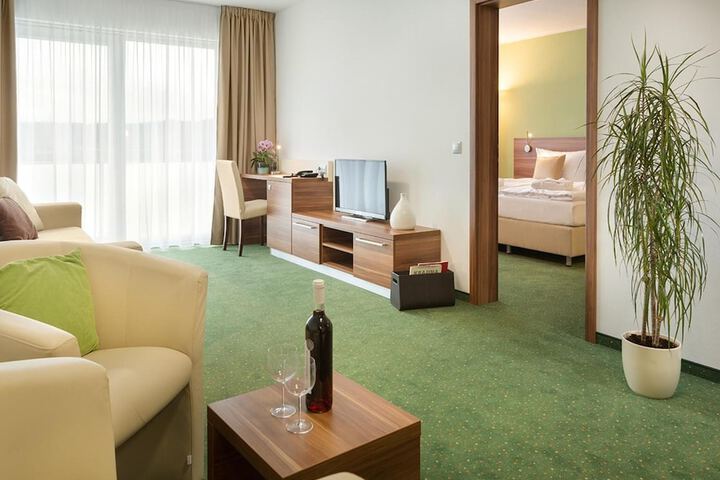 Room 15 of 48