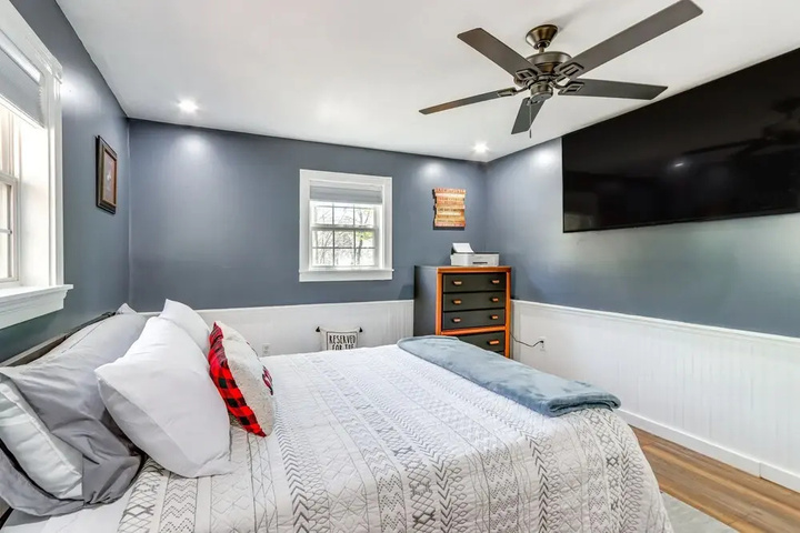 Room 5 of 18