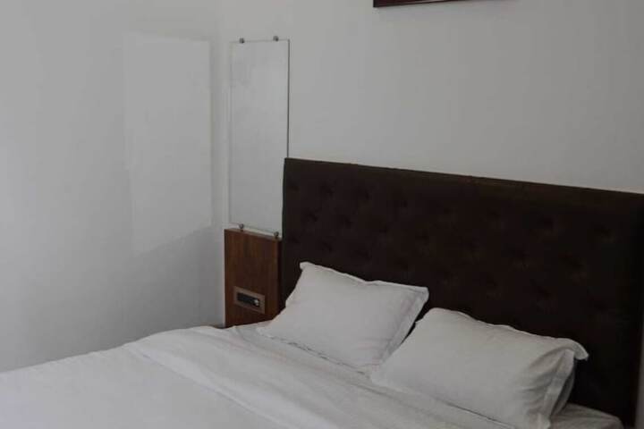 Room 3 of 23