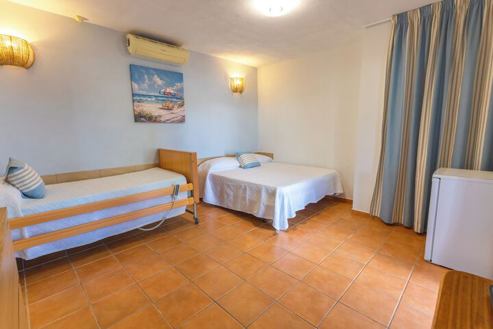 Room 4 of 65