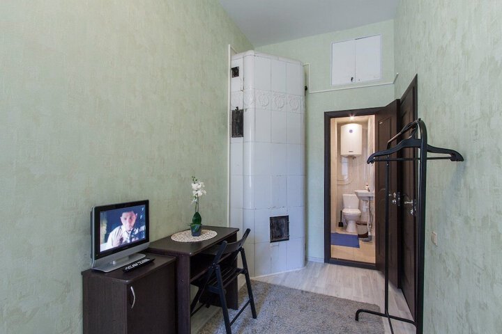 Room 8 of 16