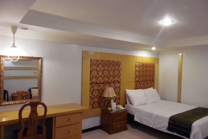 Room 18 of 40
