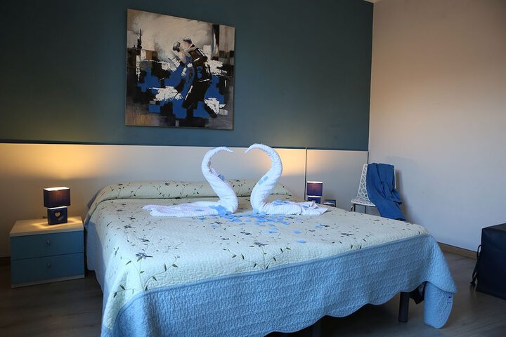 Room 8 of 28