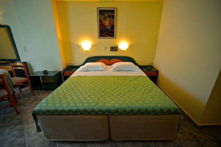 Room 5 of 86
