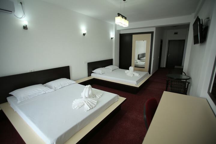 Room 32 of 35