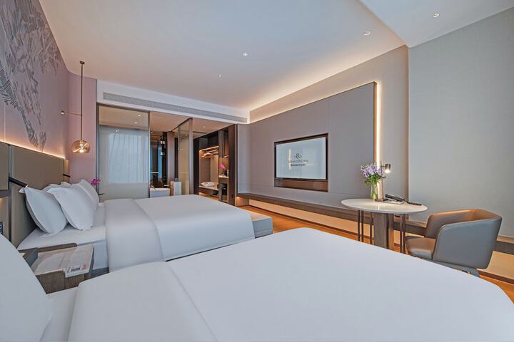 Room 15 of 143