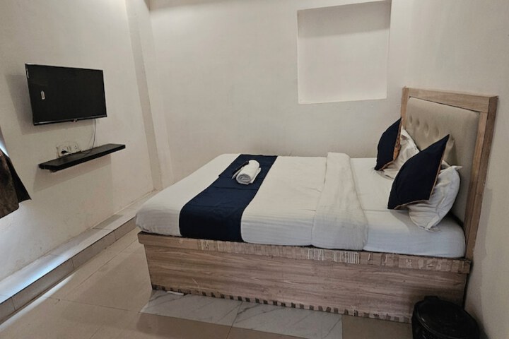 Room 12 of 32