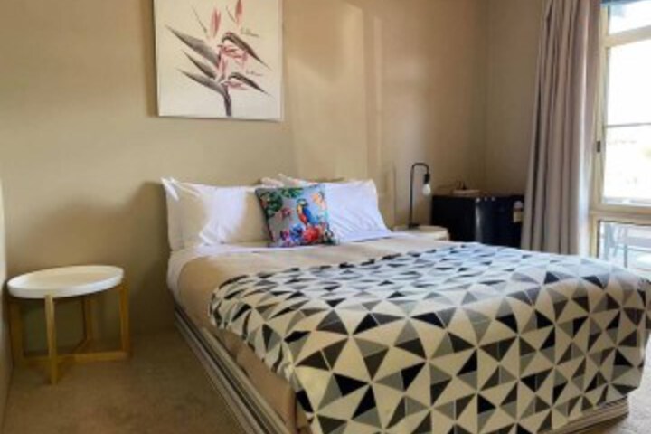 Room 27 of 90