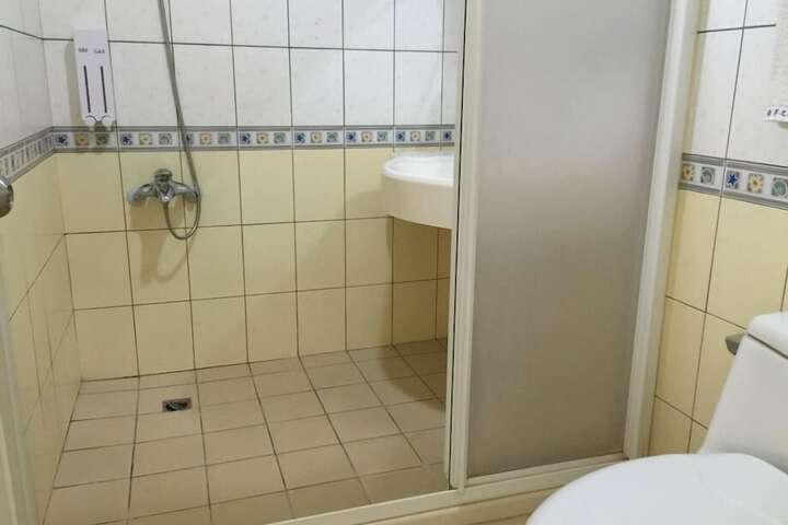 Room 30 of 48