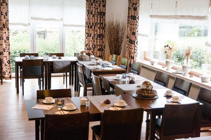 Dining 68 of 80