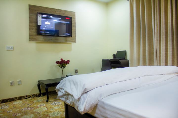 Room 2 of 30