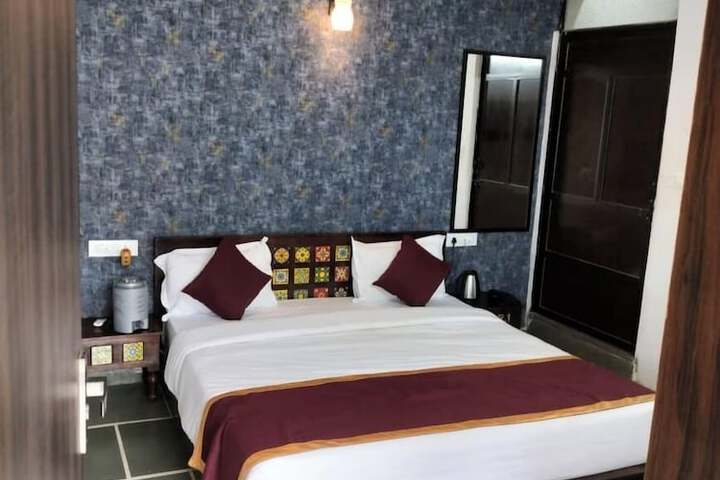 Room 14 of 32