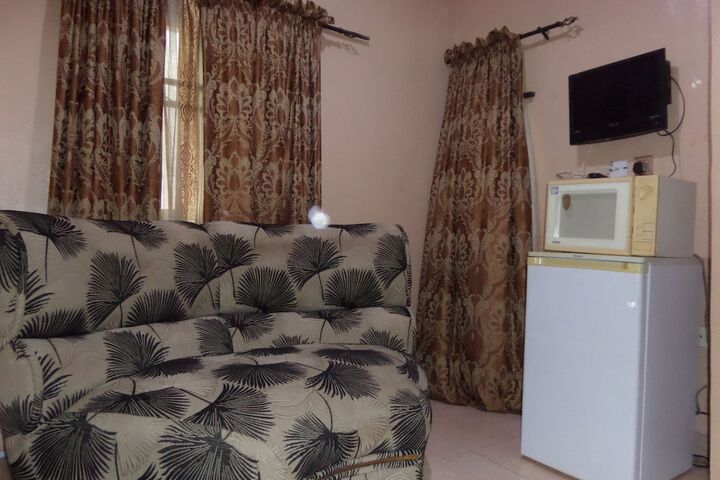 Room 16 of 28