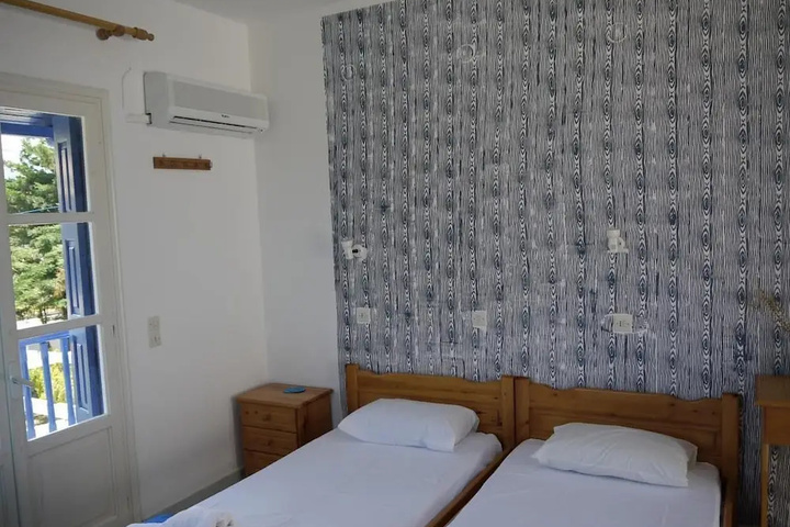 Room 5 of 11
