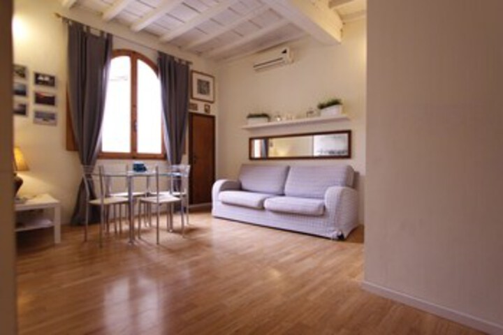 Room 8 of 16
