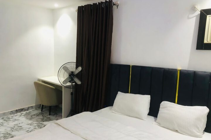 Room 8 of 24