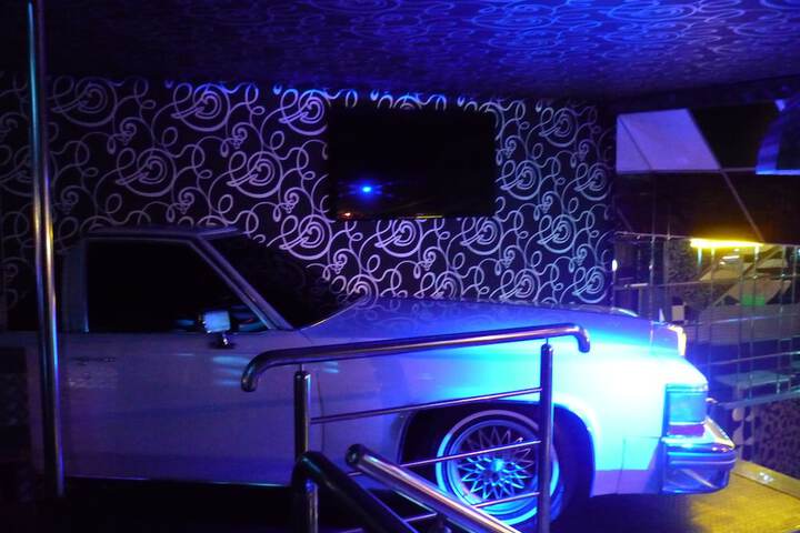Lounge 63 of 99