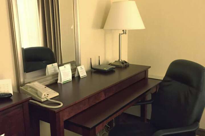 1 King Premium Lounge Accessible (9 of 19)