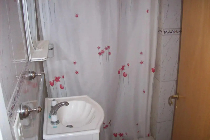 Room 6 of 10