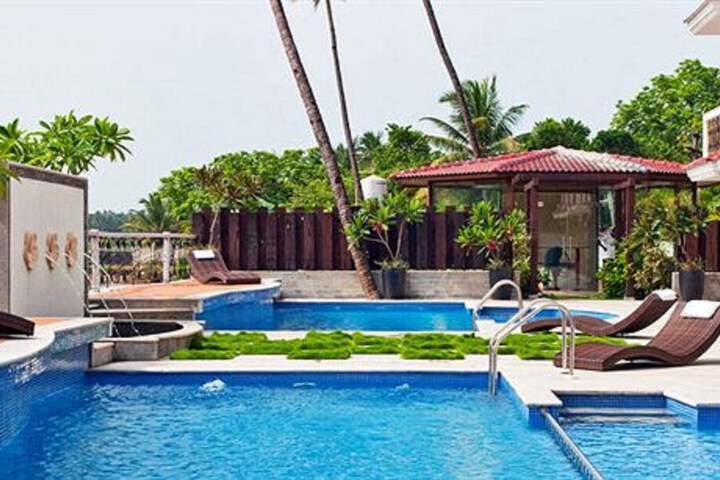 Hotel with Pool